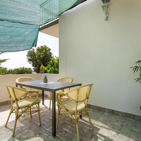 In Rab With Wifi アパート